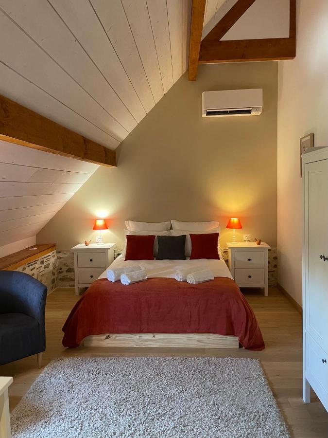 Bed and Breakfast Domaine Des Pierres Trouvees Saint-Vincent  Esterno foto